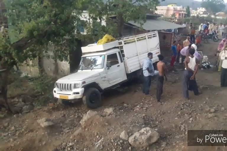 High speed pickup vehicle collided with hand pump