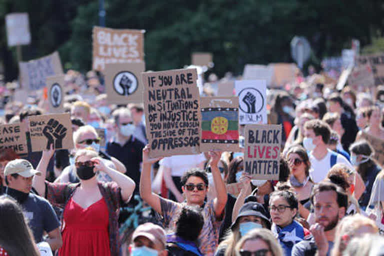 demonstration outside the us embassy in ireland