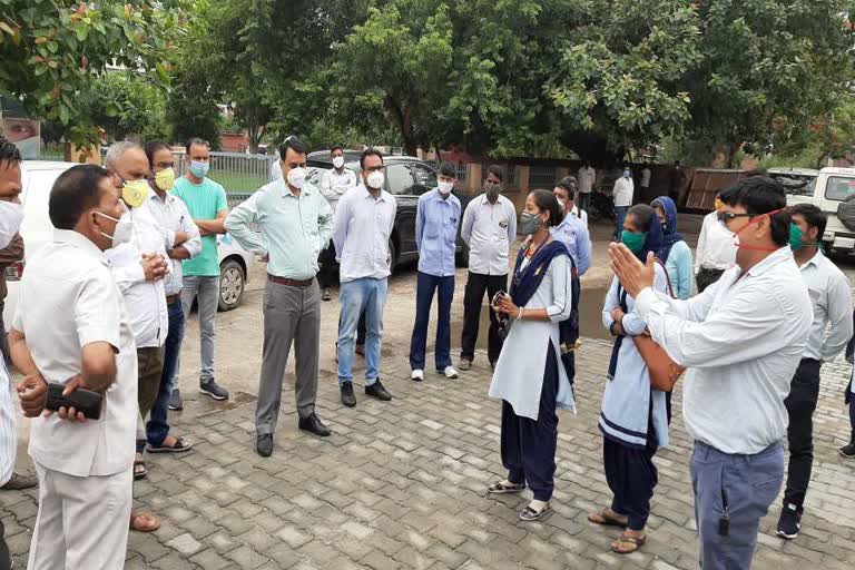 Corona Warrier is working without PPE kit at jalana Hospital in Bhiwani