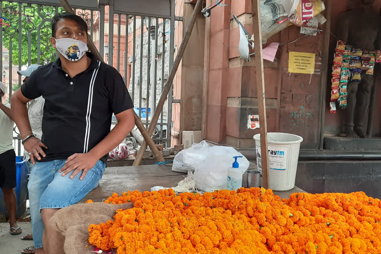 flowers seller outside the Ghaziabad Modi temple are worried about business