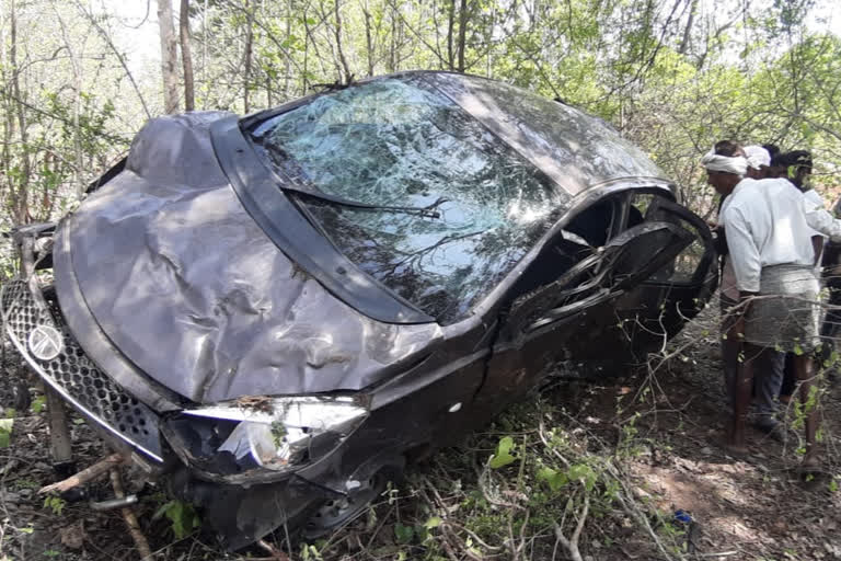 man died in car dashed tree in balance incident at apparajupalli cross road