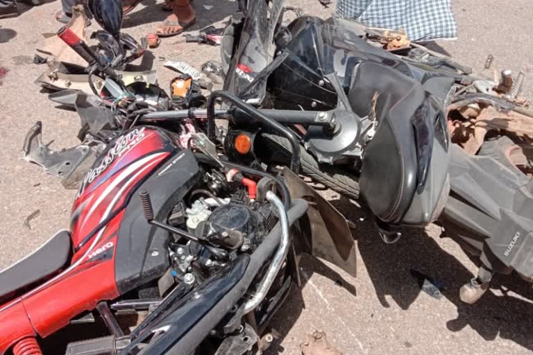 father-daughಬೈಕ್​​ಗಳ ಮುಖಾಮುಖಿ ಡಿಕ್ಕಿ ter died in byke accident