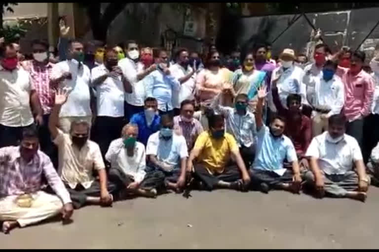 Protest demanding special package for weavers