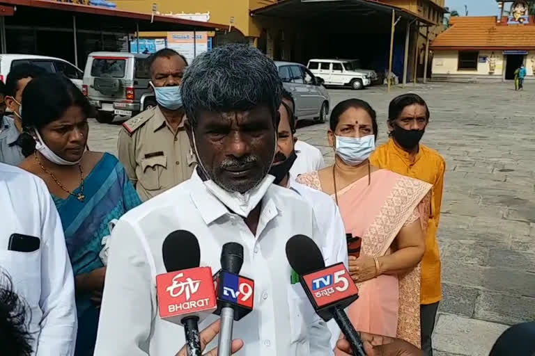 3 Help Desk at the border to relieve Kasargodu-Mangalore Pass