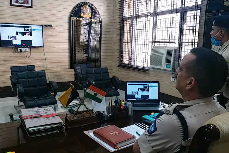 sp sirmaur interacted with police personnel through video conferencing