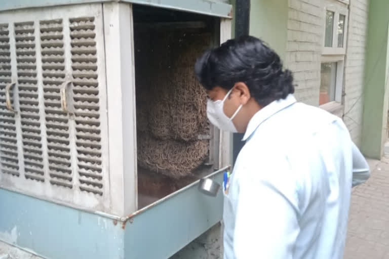 ndmc sprinkle anti larva chemicals against mosquito