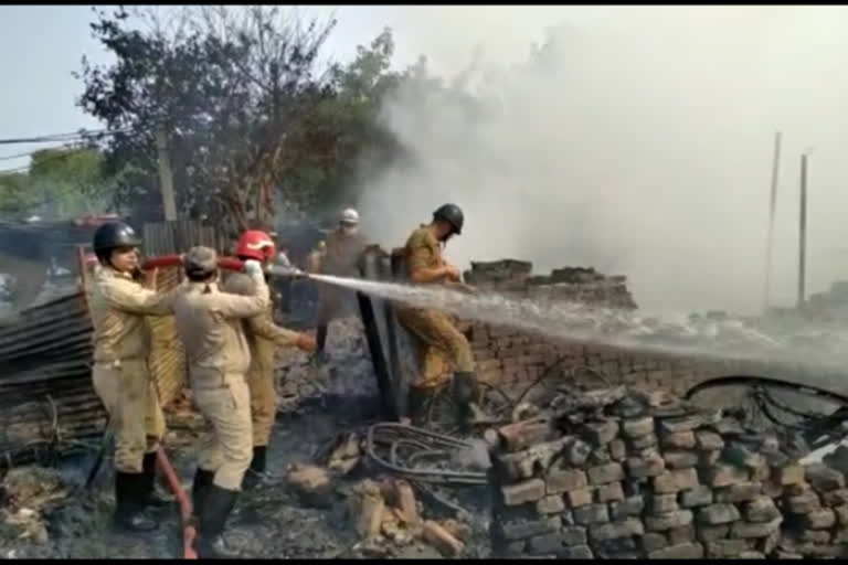 Fire in kalyanpuri slum area