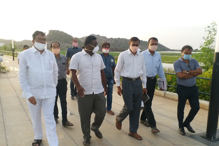 Warangal District Collector Rajiv Gandhi inspected the mini tank bund beautification works