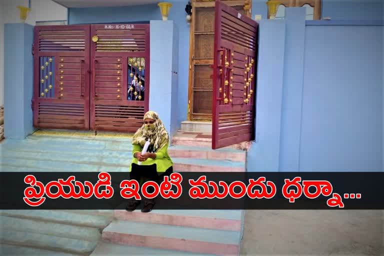 lover-protest-infront-of-boy-house-in-shivanagar-at-warangal-urban