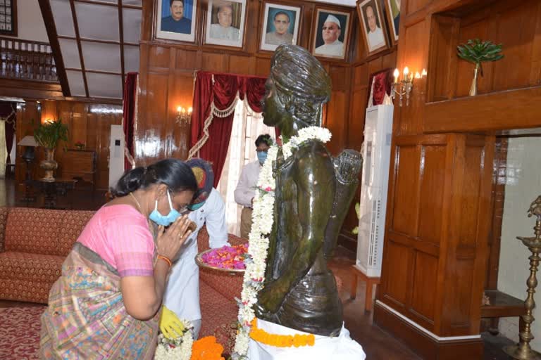 Governor and cm tribute on Birsa Munda death anniversary in ranchi