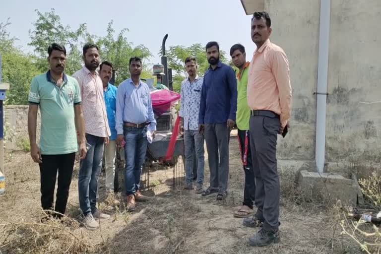 Tractor-trolley seized during gravel transport, केशवरायपाटन न्यूज