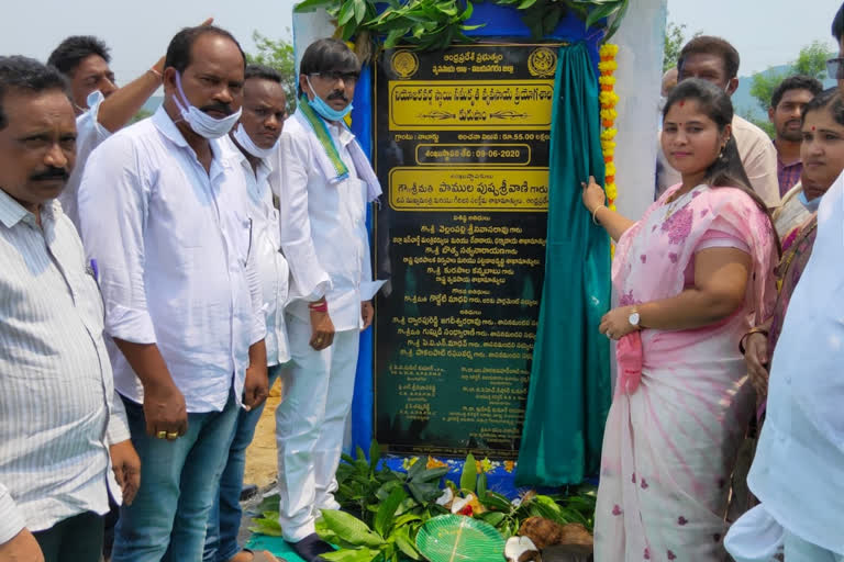 Deputy CM pushpa srivani founded AgriLab