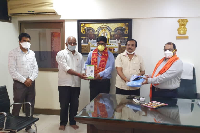 ppe kit and mask of worth more than seven lakh rupees donate to shirdi sai sansthan