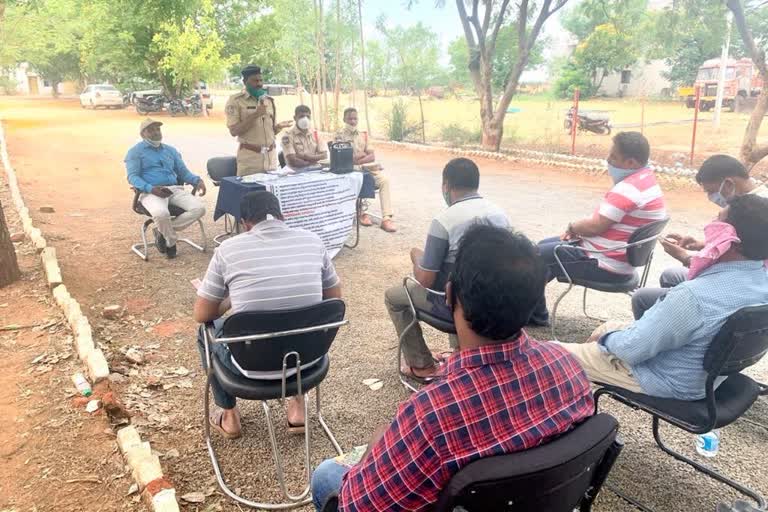 నకిలీ విత్తనాలు విక్రయిస్తే పీడీ యాక్ట్​: పోలీసులు