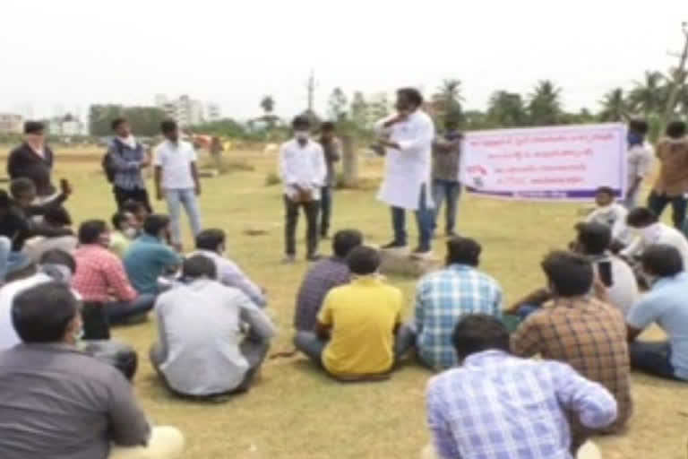 wine shop employees demand and protest in srikakulam to give employment guarantee