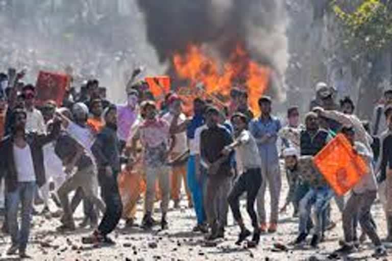 Delhi violence  Police files 3 charge sheets in Delhi violence  3 charge sheets before court in Delhi violence  Citizenship Amendment Act  ഡല്‍ഹി കലാപം  ക്രൈംബ്രാഞ്ച്‌  കുറ്റപത്രം സമര്‍പ്പിച്ചു