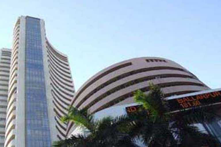 Sensex falls by 414 points after losing early lead