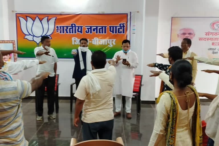 Pledge taken for PM's goal of atmanirbhar bharat in Bijapur's BJP office