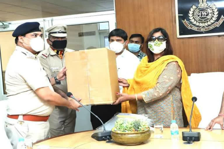 nad foundation donate face mask sealed to delhi police for fighting coronavirus