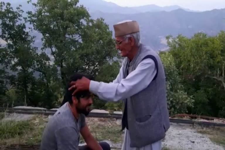 95 years old men treats people with home remedies