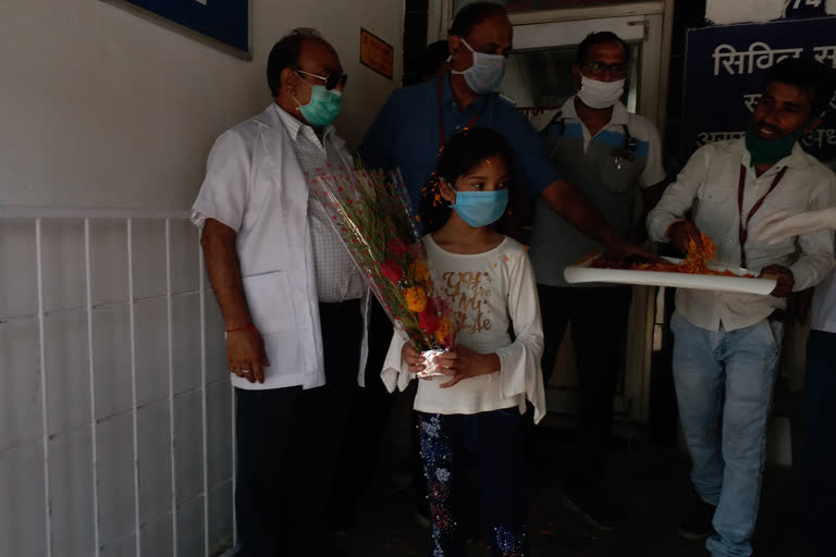 First corona positive patient of Katni district recovered and returned to her home