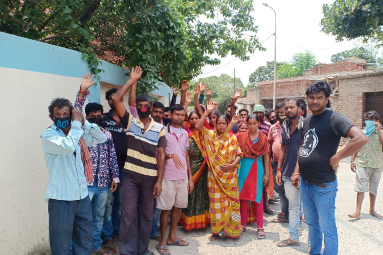 agitation at police station