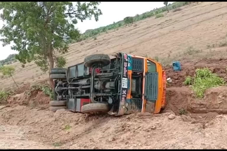 Bore well Lorry roll over Out of road at Goruntla village in Suryapeta district