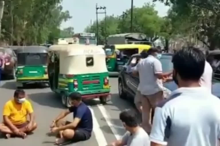 electricity cutoff and people protest on road at society in ghaziabad