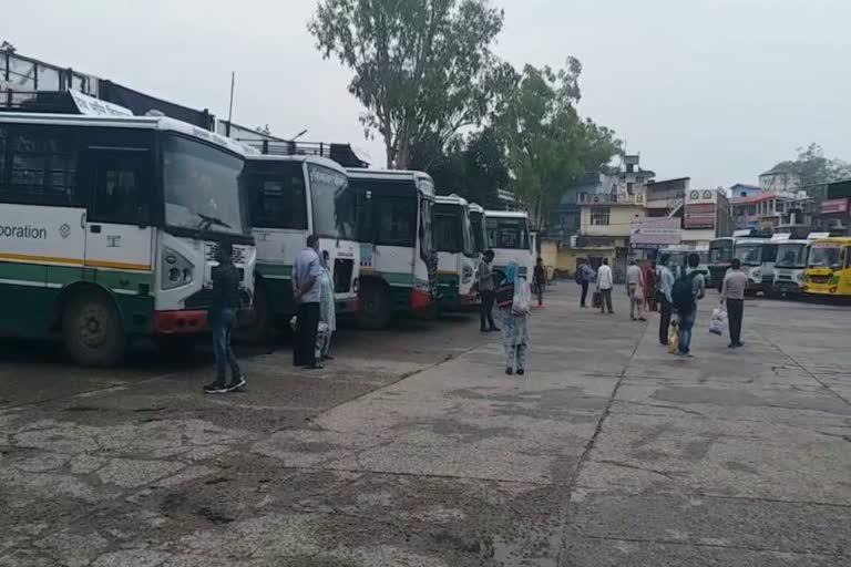 public is suffering due to private bus issue in hamirpur