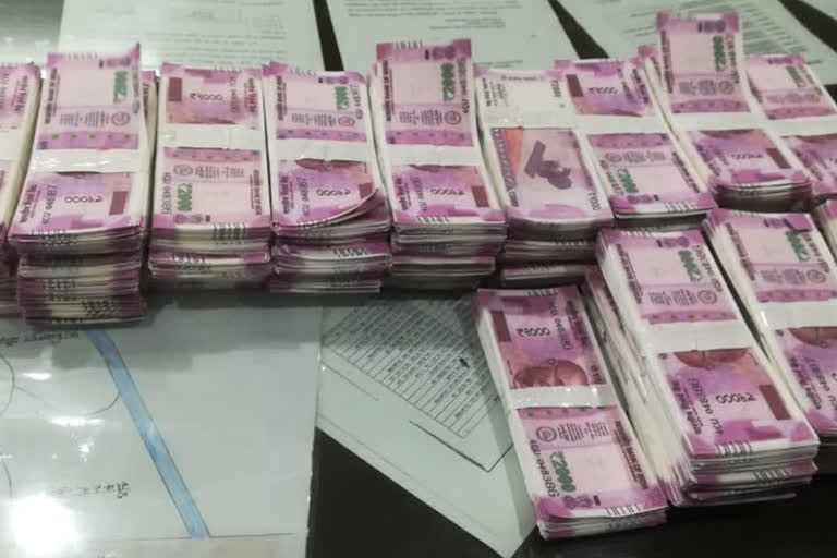 Pune  Fake currency notes  six persons, including an Army personnel  Pune Police  Military Intelligence  Deputy Commissioner of Police  വ്യാജ കറൻസി നോട്ടുകൾ  പൂനെ  മുംബൈ  മഹാരാഷ്‌ട്ര  മിലിറ്ററി ഇന്‍റലിജൻസ്  പൂനെ പൊലീസ്