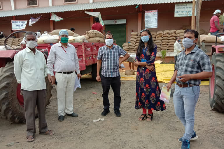 Administration Officials inspected gram, lentil procurement centers of narsinghpur