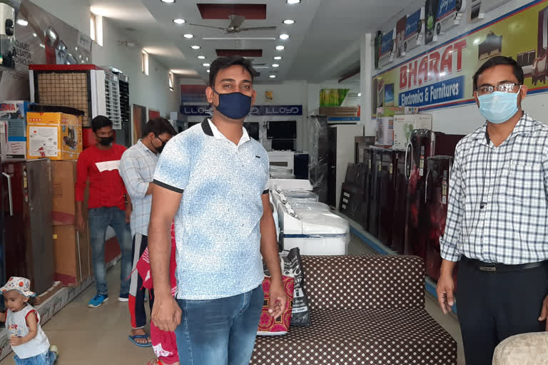 Lockdown affects electronic showroom owners in muradnagar ghaziabad