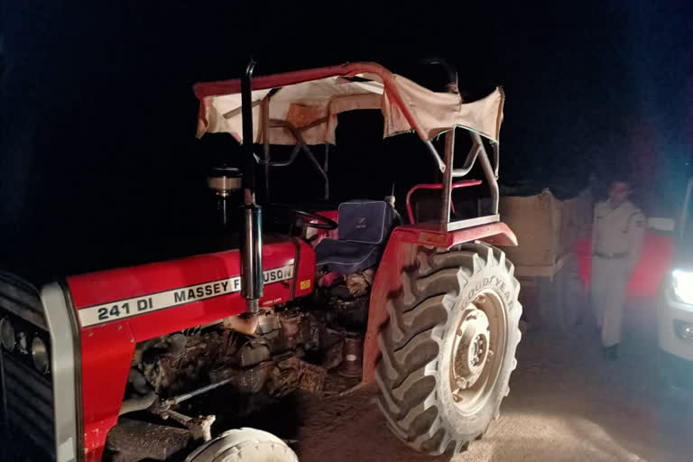 8 tractor 1 dumpers seized while transporting illegal sand