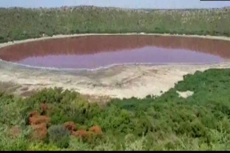 Lonar lake water in Maharashtra turns red