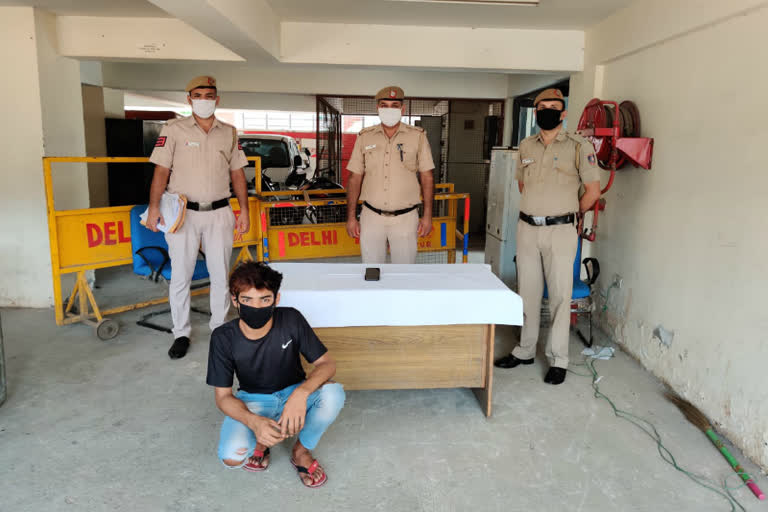 delhi police arrested snatcher in bindapur