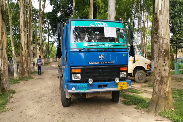 truck seized for illegal activities by forest department golaghat assam etv bharat news