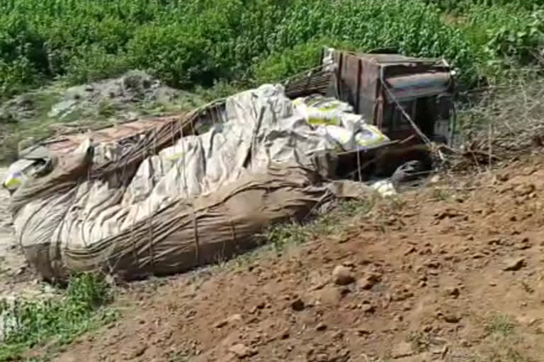High speed truck overturns uncontrollably in shahdol