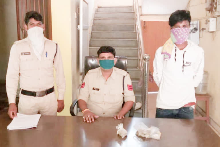 minor and a boy arrested for stolen 20 thousand coins from a factory in Bilaspur