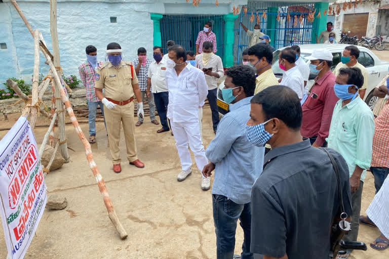 mla ala venkateshwar reddy visit containment zone in mahabubnagar district