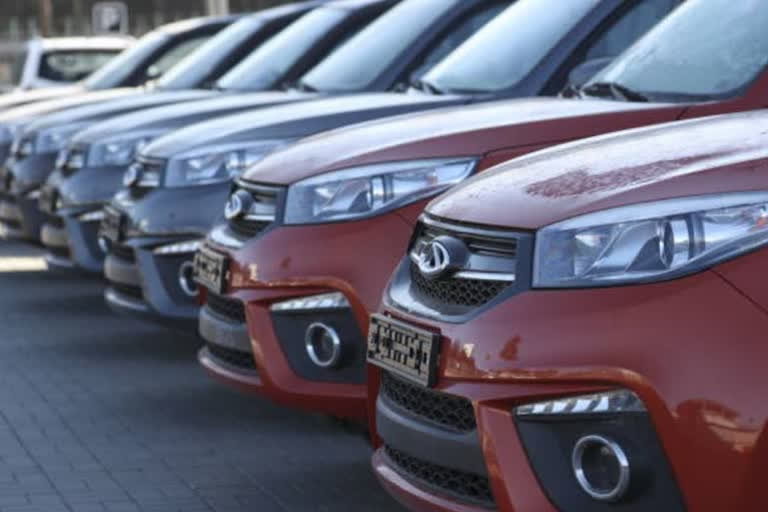 Passenger vehicle sales decline 87% in May as lockdown hampers offtake: FADA  FADA auto registration  FADA on vehicle sales  Covid impact on auto sales  auto sales in May  business news  ലോക്ക് ഡൗണ്‍  കൊവിഡ് 19  ലോക്ക് ഡൗണിനിടെ മെയ് മാസത്തില്‍ പാസഞ്ചര്‍ വാഹനങ്ങളുടെ വില്‍പനയില്‍ 87 ശതമാനം ഇടിവ്