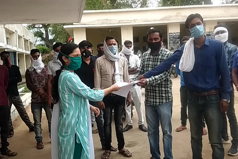 yuva jan chetna samiti submitted a memorandum to remove meat shops