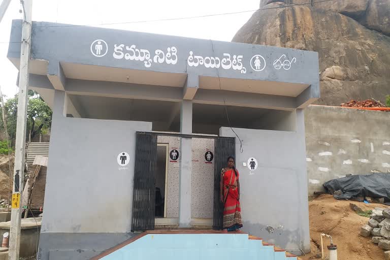 Hijras are responsible for the maintenance of toilets