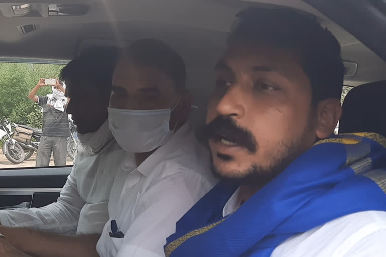 Muradnagar cops stop Chandrashekhar Azad from visiting farmers