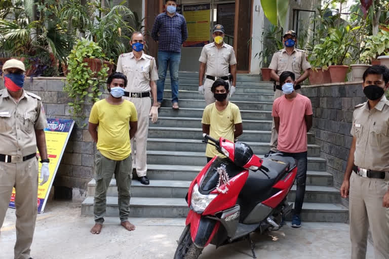 Ambedkar nagar police arrested three miscreants in theft case