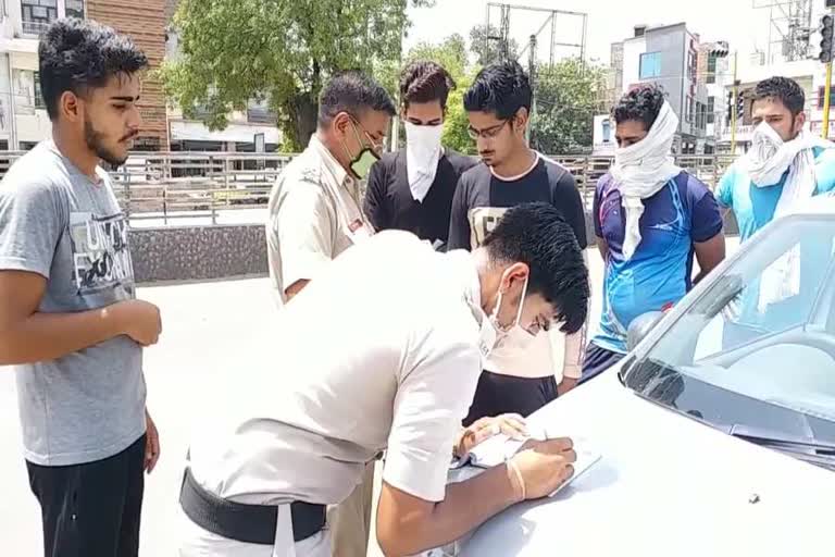 police cut challan for not wearing mask in hisar