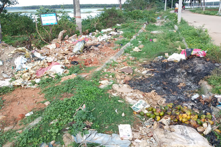 Channarayapatnam: Municipal neglect in walking footpath maintenance