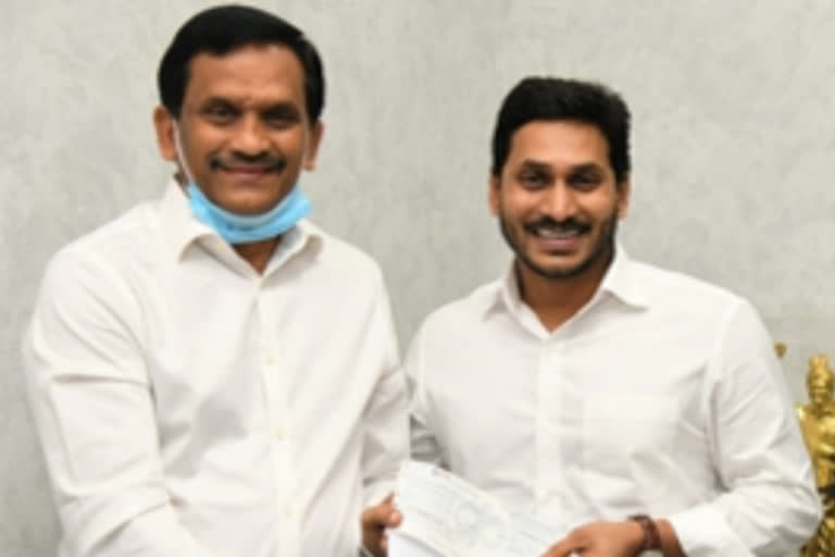 ysrcp leader big donation for cm relife fund