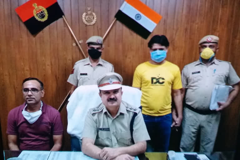 gurugram police arrested crooks with illegal weapon