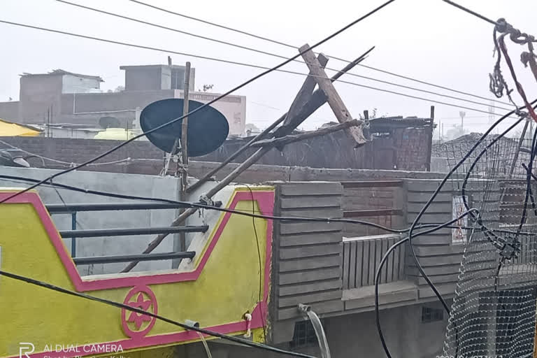 Councilor submitted memorandum to remove shabby electricity pole and wire