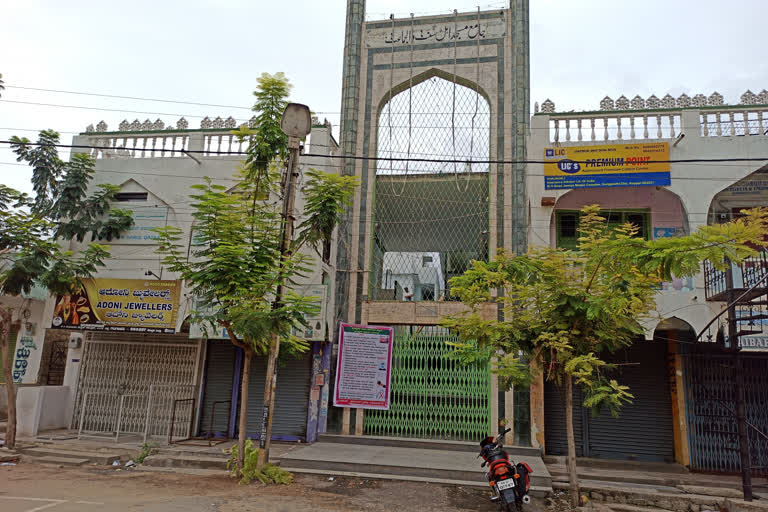 Gangavati Municipal Council member barrage against mosque president